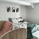 Glamorous Flat In