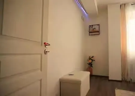 Glamorous Flat In Merzmuhler