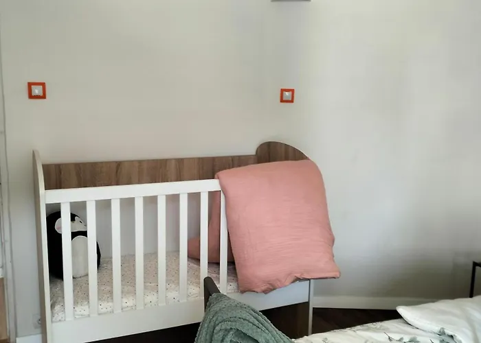 Glamorous Flat In Merzmuhler